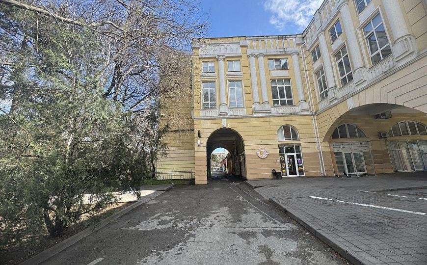 Сдаю офис с ремонтом и парковкой и мебелью центр, 90 м² фото