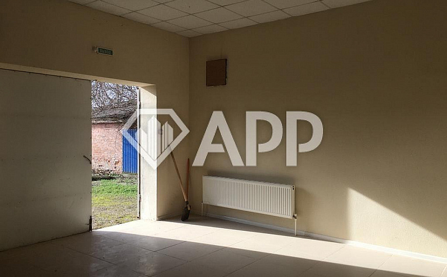 Продам отдельно стоящее здание, 200 м²,  г.Новокубанск, ул. Лермонтова, д.43.  фото