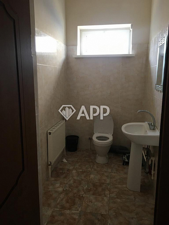 Продам отдельно стоящее здание, 200 м²,  г.Новокубанск, ул. Лермонтова, д.43.  фото