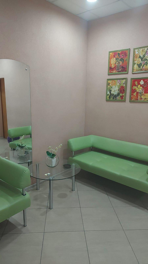 Помещение с парковкой и фасадаом на дорогу 246 м² фото