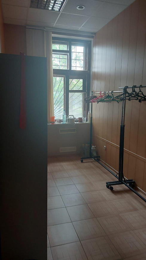 Помещение с парковкой и фасадаом на дорогу 246 м² фото
