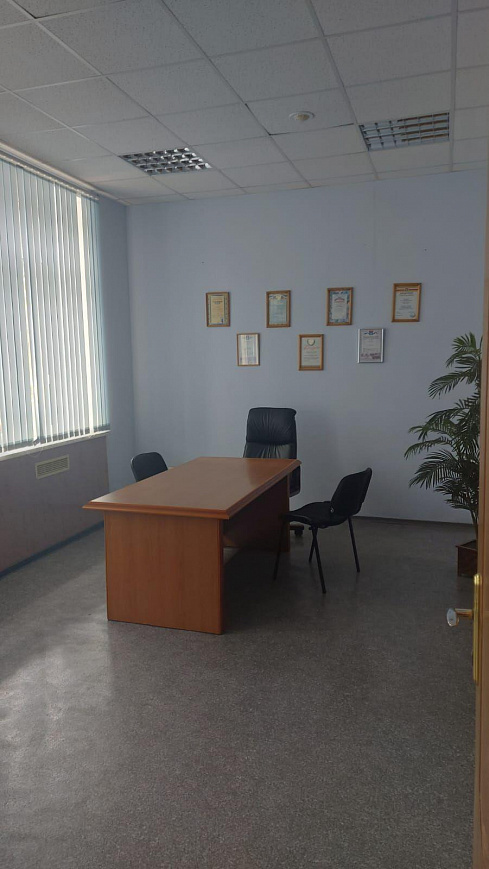 Помещение с парковкой и фасадаом на дорогу 246 м² фото