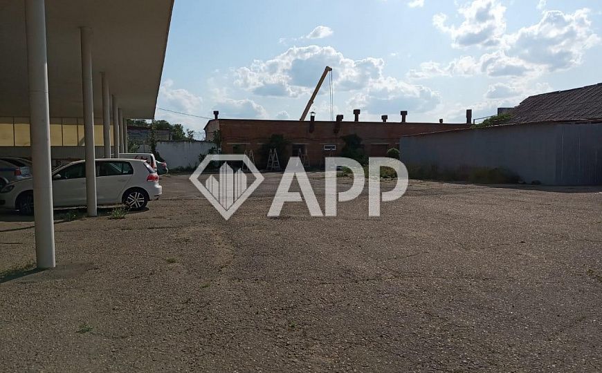 Продам базу со складскими и офисным помещением общей площадью 1080 м² и 0,5 ГА земли фото