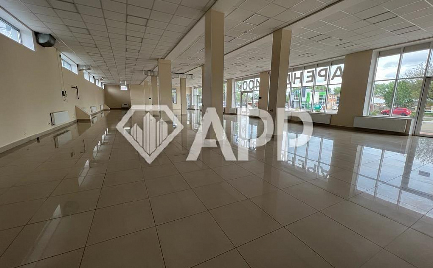 Сдам торговое помещение, 420 м². фото