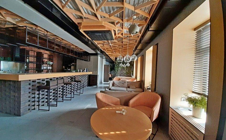 Здание 850 м2 на участке 16 соток в центре фото