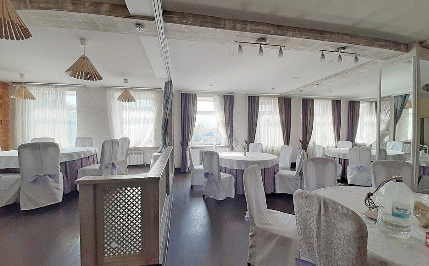 Здание 850 м2 на участке 16 соток в центре фото