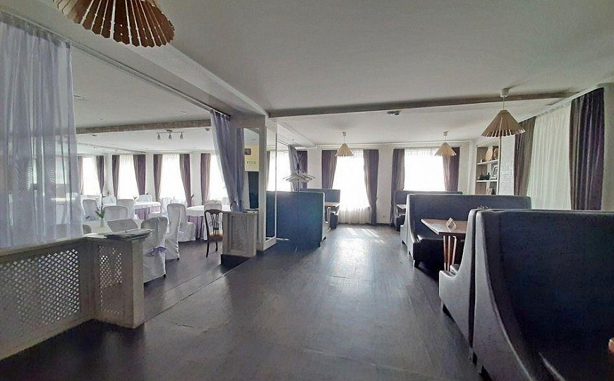 Здание 850 м2 на участке 16 соток в центре фото