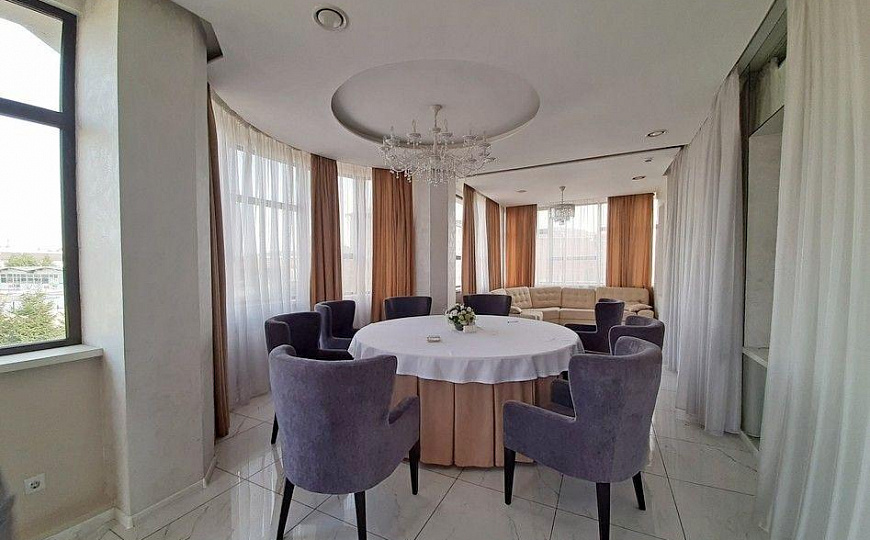 Здание 850 м2 на участке 16 соток в центре фото