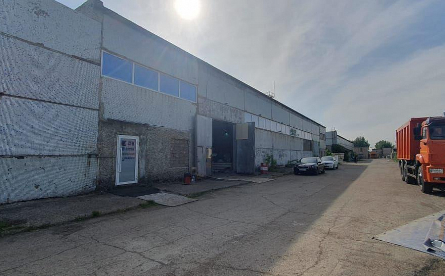 Продается отдельно стоящее производственно-складское здание с арендаторами 970 м² фото