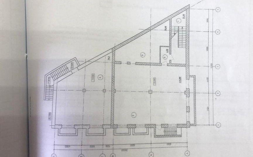 Здание под гостиницу, офисы, мед. центр в крупном жилмассиве, 1185 м² фото