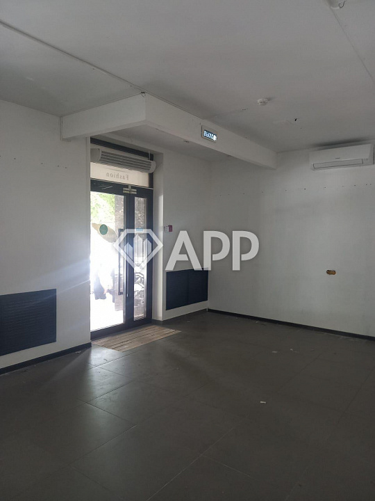 Сдам торговое помещение, 60 м². От собственника. Без комиссии. фото