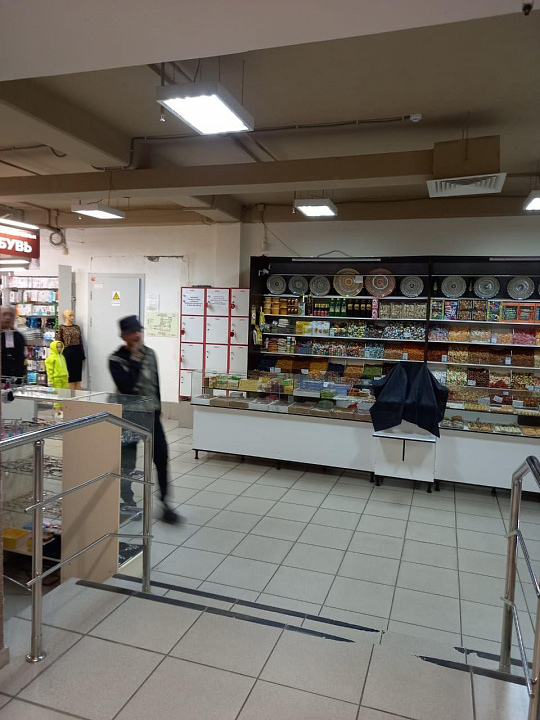 Сдам торговое помещение, 1 000 м² фото