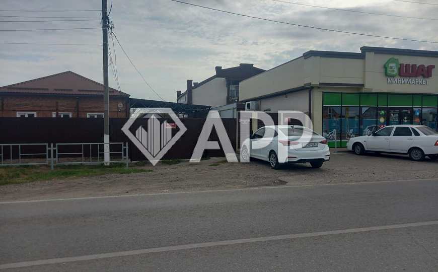 Продам Комплекс состоящий из: торговых помещений 142,4 м², жилого дома 274,6м² и зем. уч. 726 м² фото