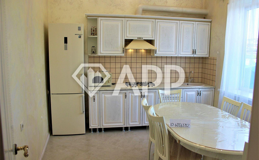 Продам Комплекс состоящий из: торговых помещений 142,4 м², жилого дома 274,6м² и зем. уч. 726 м² фото