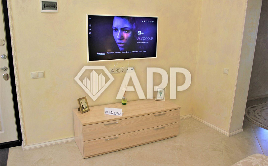 Продам Комплекс состоящий из: торговых помещений 142,4 м², жилого дома 274,6м² и зем. уч. 726 м² фото