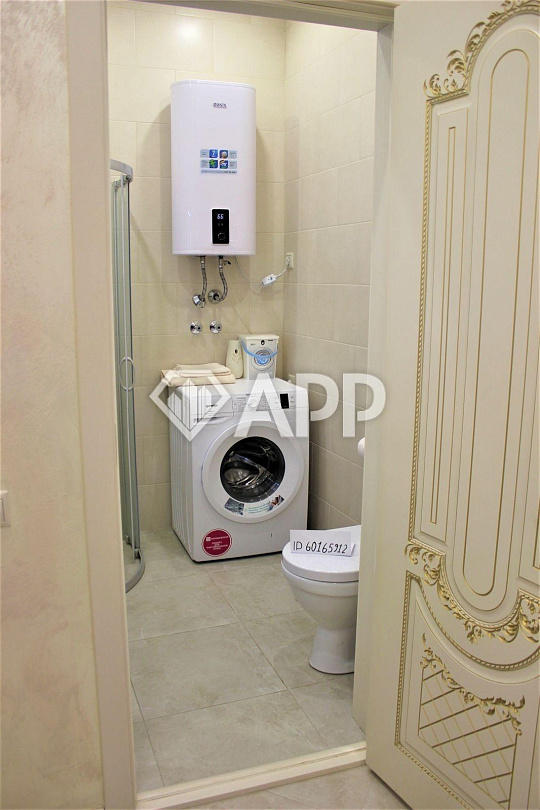 Продам Комплекс состоящий из: торговых помещений 142,4 м², жилого дома 274,6м² и зем. уч. 726 м² фото