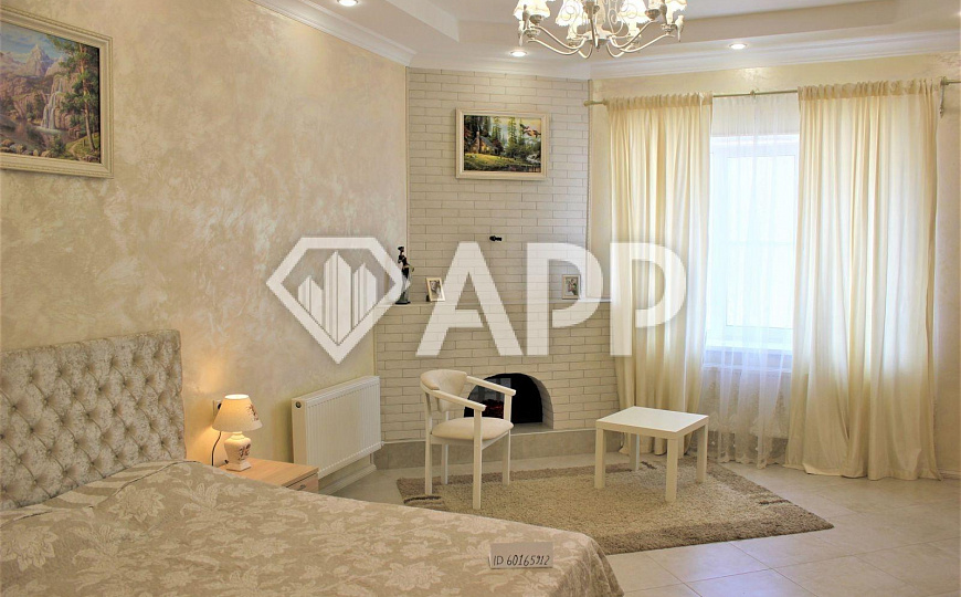 Продам Комплекс состоящий из: торговых помещений 142,4 м², жилого дома 274,6м² и зем. уч. 726 м² фото