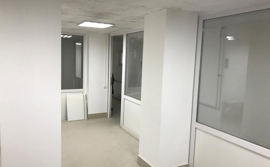 Помещение в центре с арендаторами, 190 м² фото