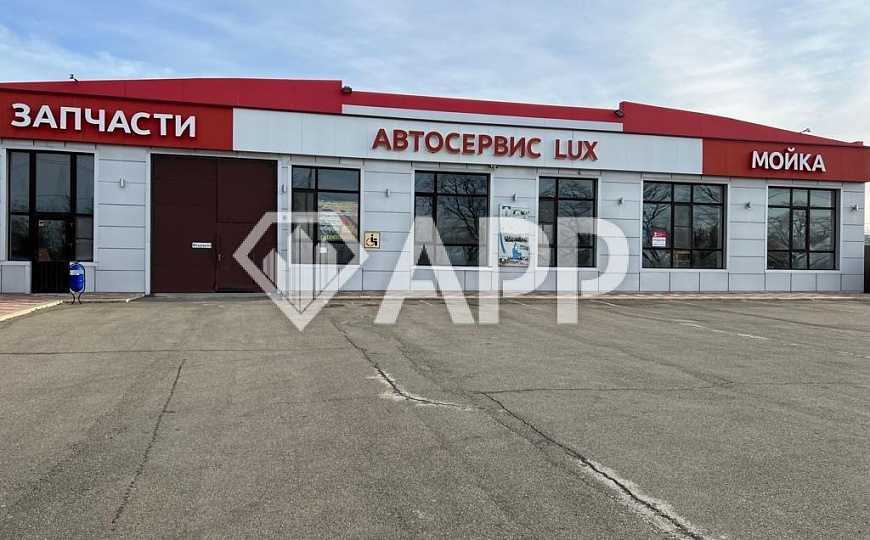 Продам помещение свободного назначения, общей площадью около 700 м² и участок 10,5 соток. фото