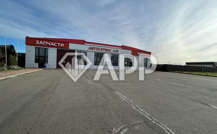 Продам помещение свободного назначения, общей площадью около 700 м² и участок 10,5 соток. фото