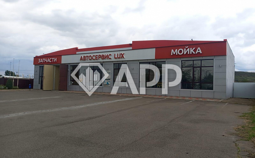 Продам помещение свободного назначения, общей площадью около 700 м² и участок 10,5 соток. фото