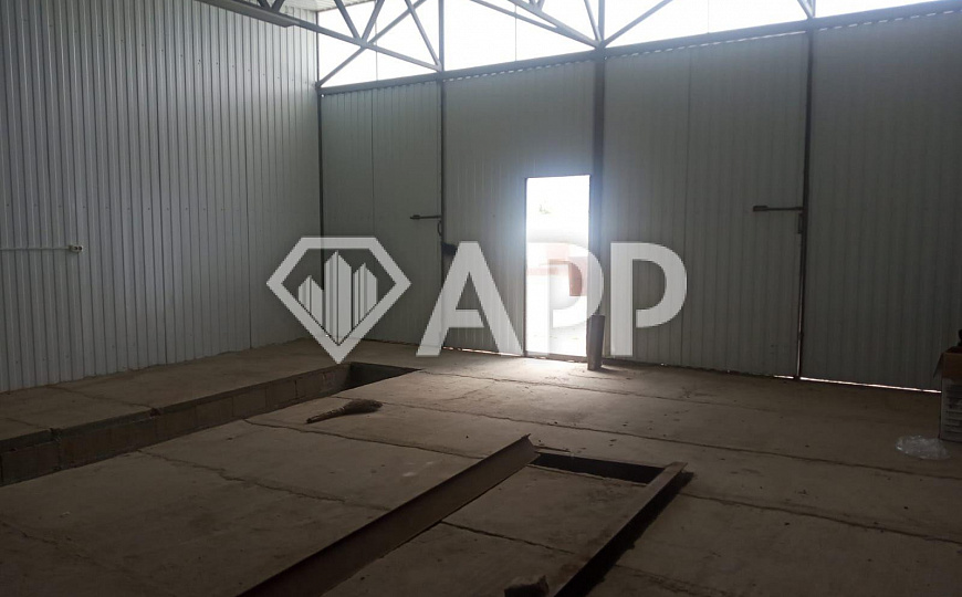 Продам помещение свободного назначения, общей площадью около 700 м² и участок 10,5 соток. фото