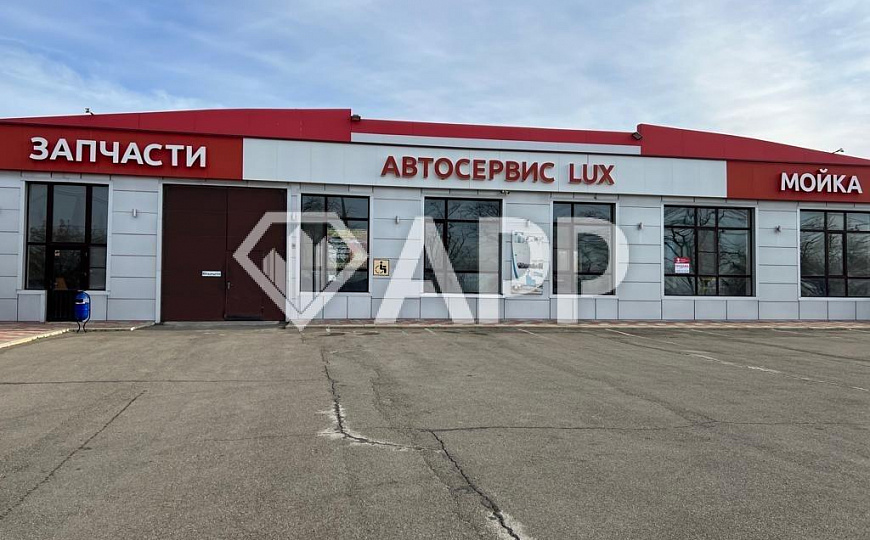 Продам помещение свободного назначения, общей площадью около 700 м² и участок 10,5 соток. фото