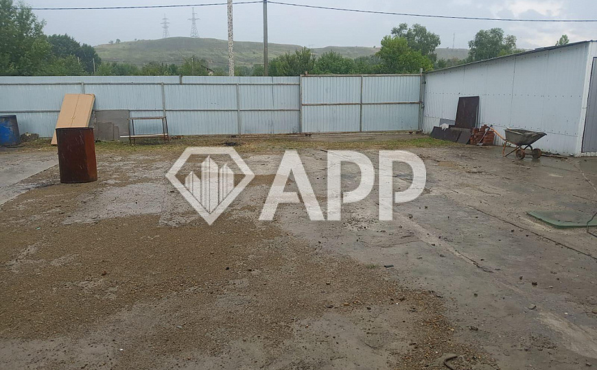 Продам помещение свободного назначения, общей площадью около 700 м² и участок 10,5 соток. фото