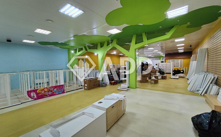 Сдам торговое помещение, 360 м² фото