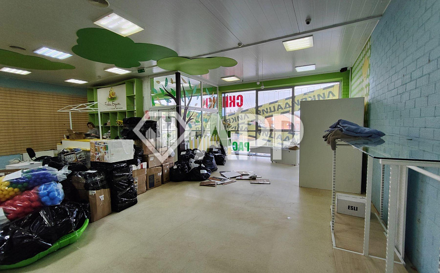 Сдам торговое помещение, 360 м² фото