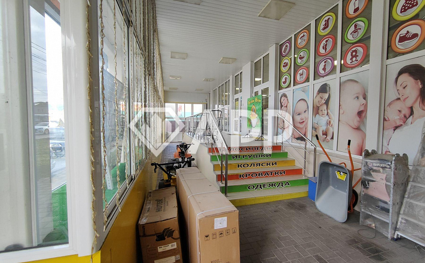 Сдам торговое помещение, 392,7 м² фото
