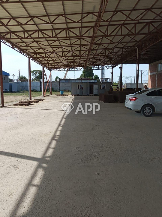 Сдам складское помещение, 700 м². Склад площадью 300 м² и прилегающий навес 400 м². фото