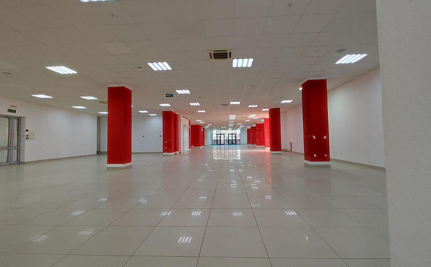 Сдам помещение в торговом центре, 924 м² фото