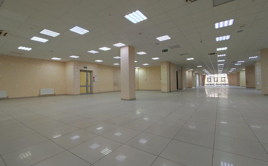 Сдам помещение в торговом центре, 924 м² фото