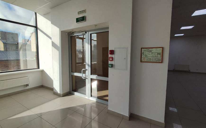Сдам помещение в торговом центре, 924 м² фото
