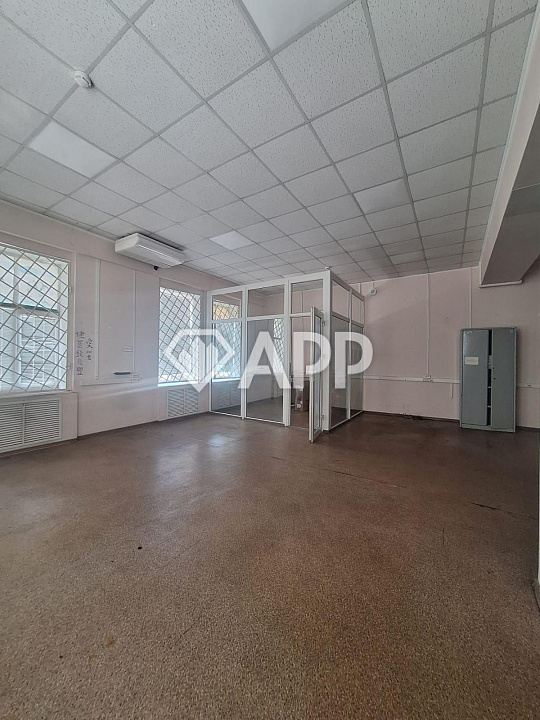 Сдам офисное помещение общая площадь 121 м² состоит из кабинетов 80м² и 41м² фото