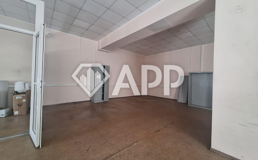 Сдам офисное помещение общая площадь 121 м² состоит из кабинетов 80м² и 41м² фото