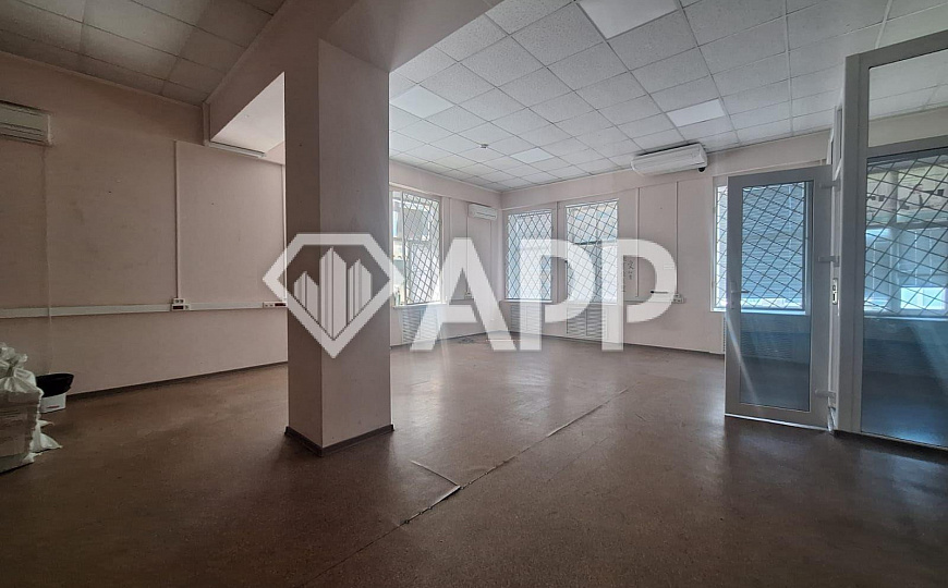 Сдам офисное помещение общая площадь 121 м² состоит из кабинетов 80м² и 41м² фото