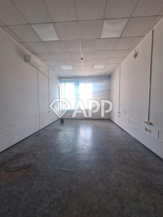 Сдам офисное помещение общая площадь 121 м² состоит из кабинетов 80м² и 41м² фото