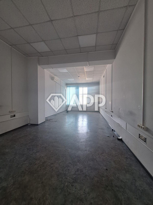 Сдам офисное помещение общая площадь 121 м² состоит из кабинетов 80м² и 41м² фото