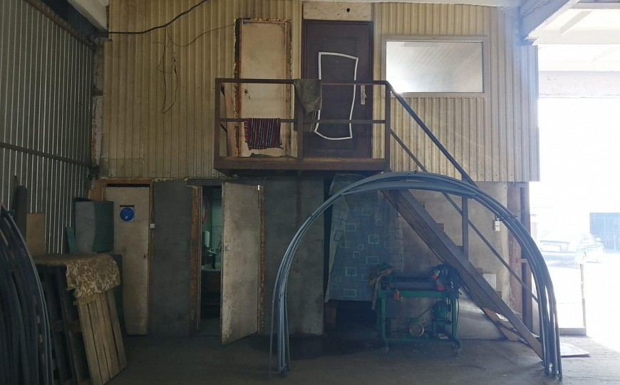 Продается производственный бокс с арендаторами 1 150 м² фото