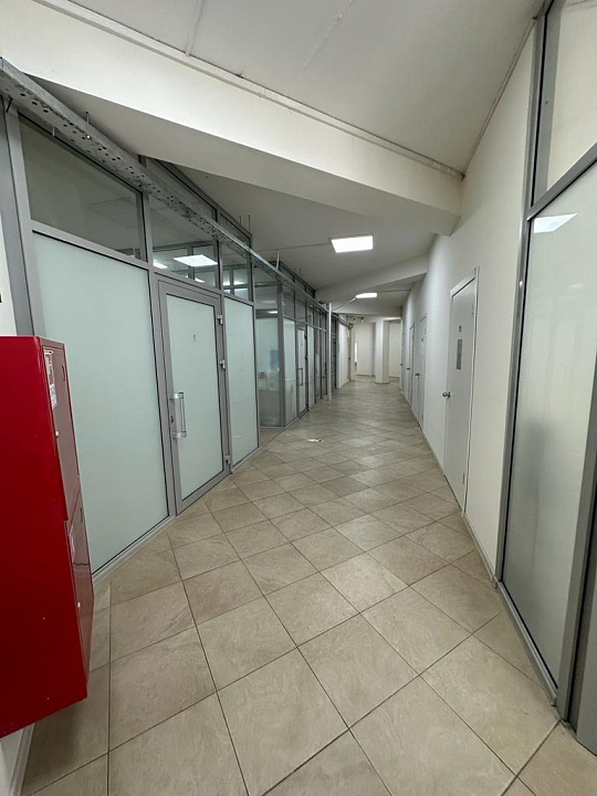 Продается помещение свободного назначения с арендаторами 2 000 м² фото