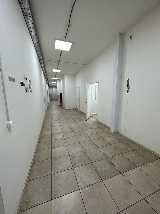 Продается помещение свободного назначения с арендаторами 2 000 м² фото