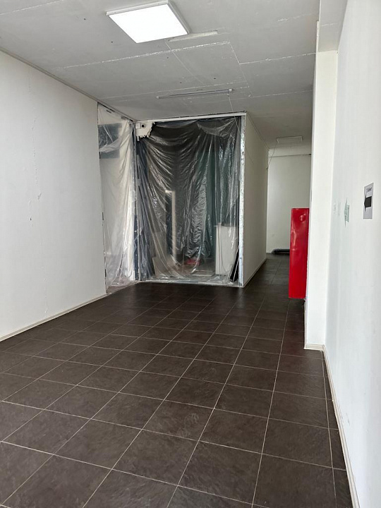 Продается помещение свободного назначения с арендаторами 2 000 м² фото