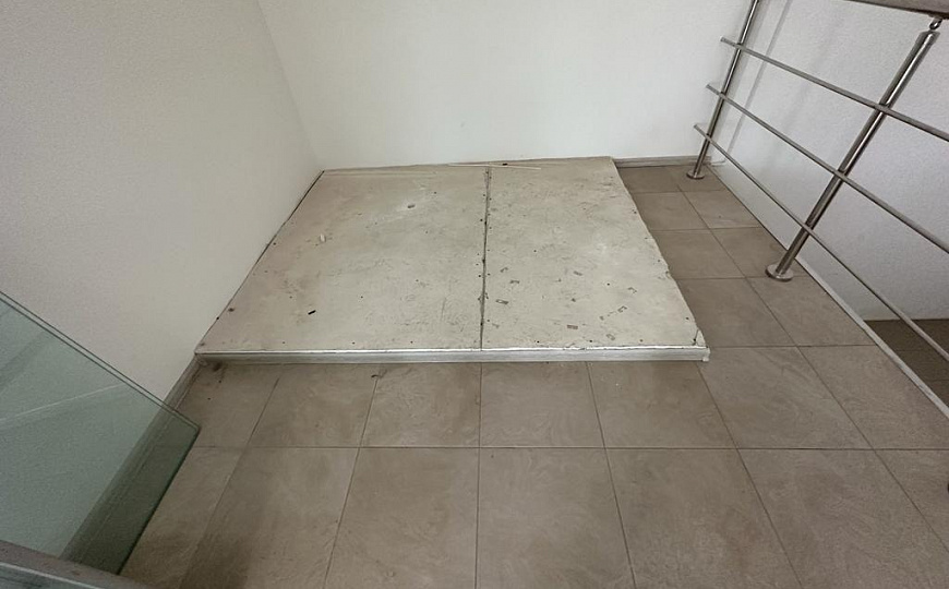 Продается помещение свободного назначения с арендаторами 2 000 м² фото