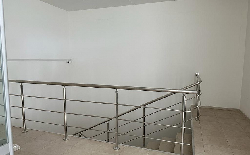 Продается помещение свободного назначения с арендаторами 2 000 м² фото