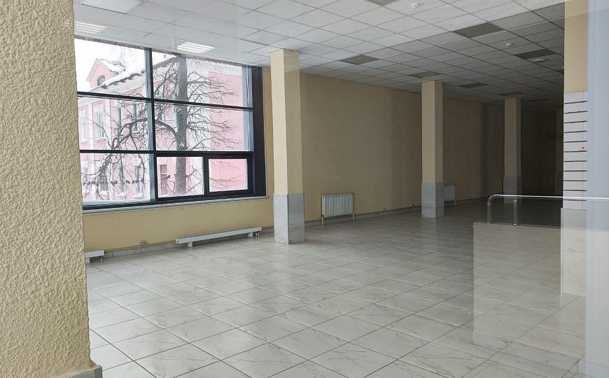 Сдам торговое помещение, 220 м² фото