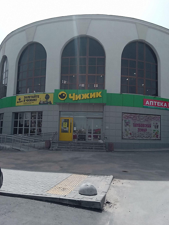 Площадь под магазин, кафе, услуги 705 м² фото