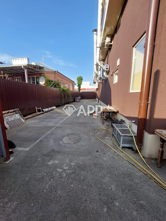 Продам готовый бизнес общественного питания со зданием- 392 м², 6 соток земли.  фото