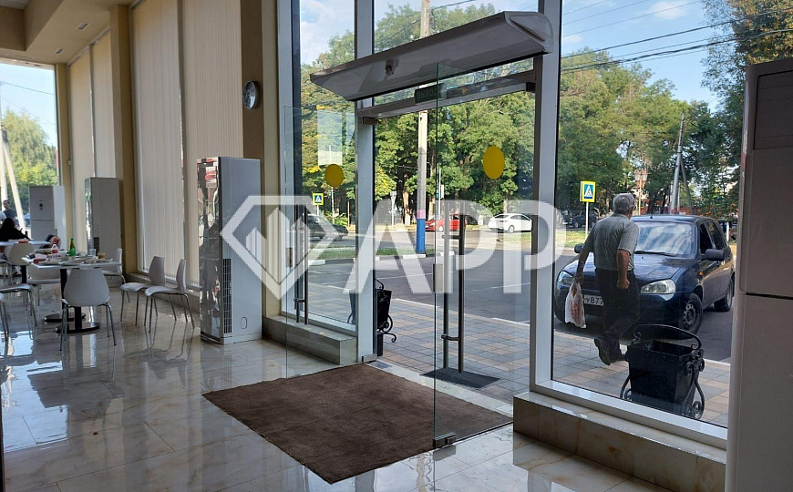 Продам готовый бизнес общественного питания со зданием- 392 м², 6 соток земли.  фото